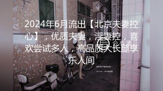 《反差网红福利》露脸才是王道！万人追踪OnlyFans水蛇腰大长腿清纯眼镜妹Hosh私拍，被挫男各种肏好菜让猪拱