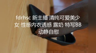 网红脸墨镜骚女【小乳猪】和炮友酒店啪啪，白色丝袜大力猛操呻吟，很是诱惑喜欢不要错过