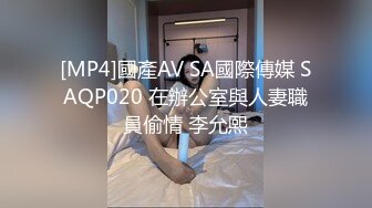 老婆和单男家中有爱的3p