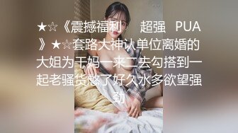 [MP4/ 657M] 黑客破解家庭网络摄像头偷拍 两个巨乳少妇日常生活在客厅和老公啪啪