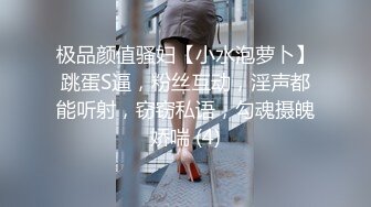 极品身材漂亮嫩妹【国宝】小逼逼一线天 丁字小内内都嵌在逼里了，聊一会儿骚小穴里就开始有淫水，美乳又大又粉