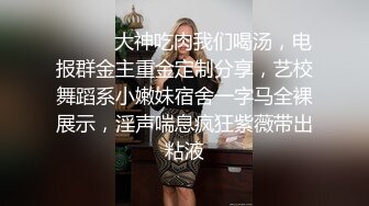 橙橙小萝莉你的户外小母狗，情趣装黑白丝被大哥户外马路上调教，狗绳牵引全裸漏出，逼里塞跳弹肛塞真刺激