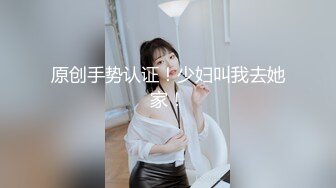 爆乳的豹纹美女展示自己