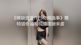 放暑假约学妹在她家楼道玩足交，太刺激了，小白袜踩的好舒服