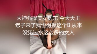 花重金雇的保_洁阿姨进入大_学女澡堂❤️偷_拍好多的美女洗澡换衣服 (2)