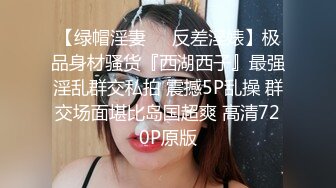 着盛装红色情趣内衣的御姐女神，各种诱惑，最后换网袜掰穴自慰