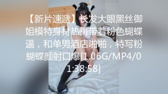 商城跟随抄底跟男友逛街的高颜值美眉 外表看着清纯 内心闷骚 穿着黑骚丁卡在屁沟里