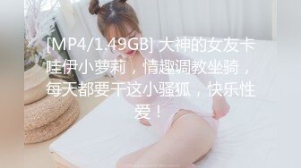 人妻骚女再来一炮，骑在身上摸肥臀，站立后入