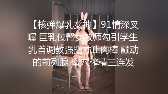 小宝的屁股真的很棒啊 自己女上坐着鸡巴来回摇摆，只需要躺着享受全自动炮架服务简直不要太爽