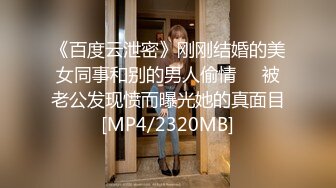 颜值不错的美少妇全程露脸换上制服诱惑伺候大哥，深喉大鸡巴坐在吊绳上让大哥抱着开飞机爆草，浪荡呻吟不止