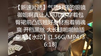 超肥极品粉穴短发美女小姐姐，毛毛浓密一撮毛，M腿掰穴特写揉搓，给炮友口交吸吮，抬起双腿让你看清楚