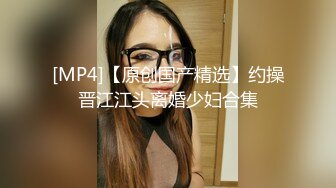 隆隆声的周末，骚逼女友单位放假，又过来找我啪啪，进门就把我摁下捉主我鸡巴不放，在那里吃得我快受不了，等等看我怎么爆操收拾她！