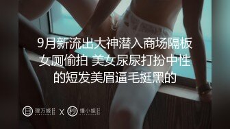 婚房红嫁衣新娘中途打电话聊骚聊完受不了就开始自慰，这么淫荡吧！太反差了！