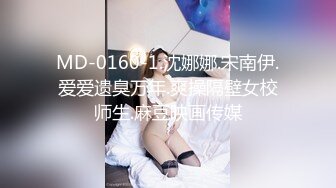 纯欲系美少女，贫乳大长腿，短裙丁字裤，扭腰摆臀，掰穴假吊抽插，特写屁股骑坐，表情一脸淫骚