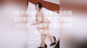 服装店监控偷拍顾客试穿衣服，气质老板娘在办公室试穿样板