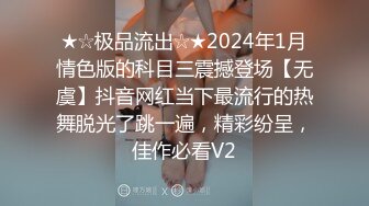 甜美可愛00後黃毛妹子啪啪不專心,壹邊玩著手遊,壹邊被男友抽插