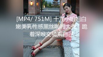 黑丝露脸极品萝莉小少妇激情大秀3P被两个大哥玩弄抽插，口交大鸡巴让大哥压在身下无套爆草射逼上，精彩刺激