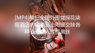 大奶美眉 身材苗条上位骑乘啪啪打桩 被大鸡吧小哥无套输出 大力抽插 奶子哗哗 射了一背 不过瘾自己狂摸淫水直喷