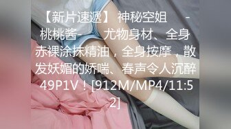 大神网红打卡地尾随TP美女裙底风光黄色连衣裙极品气质美女毛漏出来特别多，白色丁字裤