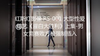 精品厕拍福建泉州某商场女厕偷拍 没流出过部分牛仔裙少妇拉着门把不断有人想闯入尿尿