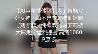 素颜戴眼镜妹子和男友无套啪啪做爱，被男友按头深喉怼嘴逼逼水多超嫩