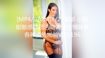 身临其境的【VR系列】之性感高挑牛仔裤女孩在你面前舔你鸡巴劈开双腿插入