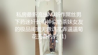 再漂亮的女神也是有钱大哥的胯下玩物，全程露脸穿着小高跟在房间里被大哥草嘴又草逼，淫声荡语特写展示骚穴