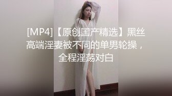 职业白领小骚逼晚上加班玩点刺激的，逼里塞个跳弹去跟旁边小哥搭讪，自己脱了衣服跳弹自慰揉奶子浪荡呻吟