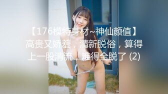 SWAG 与好闺蜜在淋浴间，互相抚摸假屌抽插 Ezrabebe