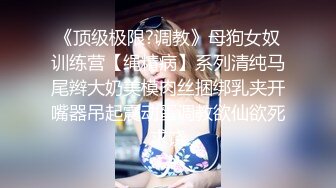 妹子偷偷拍下合租闺蜜洗香香