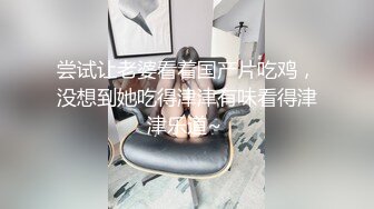 熟女人妻 啊啊操我的逼 大骚逼大浪逼 好舒服 不行了要射了 撅着大肥屁屁被无套后入 骚话不停 内射