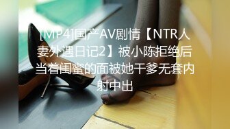 D奶人妻清晨公园撒尿被变态强奸，变态按在草堆上强上无套内射