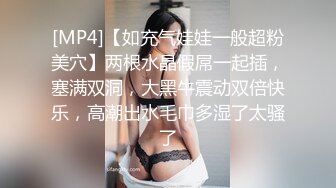 ❤️❤️紧身裤美臀小姐姐，伸进裤子自摸，被撕烂大屌插入，抹上精油，油光程亮，骑乘位，美臀深插