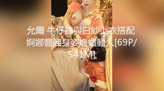 张先生口味独特剧情演绎重金勾搭搞保洁的少妇，现金诱惑下脱光给大哥深喉口交，在床上被各种爆草抽插内射