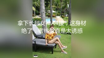 清純眼鏡娘，文文靜靜，佳人美乳，墻上掛著自己拍的藝術寫真