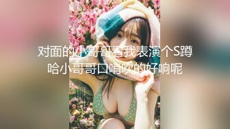 炜哥足浴探花享受技师的莞式服务，撅着屁股玩手机享受骚逼的口活服务，全身都给舔屁眼大鸡巴，压在身下抽插