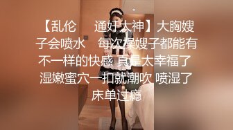 猥琐胖哥周末发工资带苗条漂亮女友去酒店开房过夜干累了给他踩背