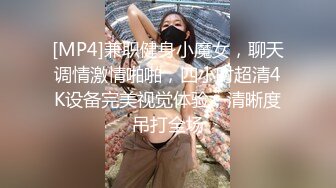 黑丝露脸生过孩子的极品小女人，性感纹身激情大秀直播刺激狼友，奶子又大又诱人，道具插进骚逼不停搅拌水多