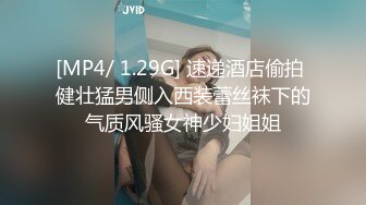 年轻小情侣露脸无套啪啪，巨根男友插爆白皙穴，亲着小嘴帮男友撸管近景抽插阴道口