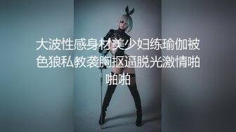 潜入办公楼偷拍公司里的美女财务