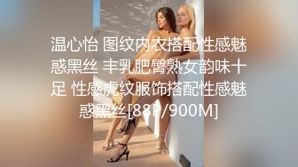 性感女友穿情趣服趴着被操