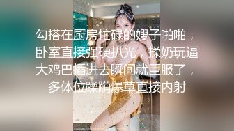 【新片速遞】 熟女少妇水晶道具深插白虎穴，掰开大腿来回进出虎穴，淫水很多呻吟不止[516M/MP4/42:20]