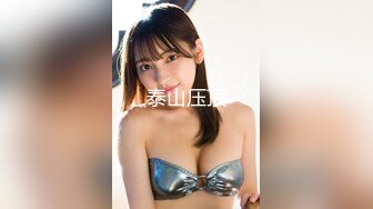 高颜值气质美女深夜在车里穿着情趣内衣直播