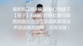 外表甜美性格活泼美少女，撩下内衣用屌磨奶头，美腿黑丝足交，骑乘位操多毛骚逼