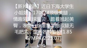 《换妻俱乐部泄密流出》绿帽老公带着老婆和其他男人玩3P,4P 完美露脸（二） (2)